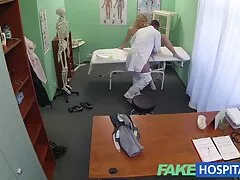 کسی نہ کسی طرح Cockin کے نوجوانوں Preslee اپنی مرضی کے مطابق