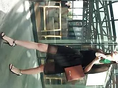 Perv کے Brun brunette کے خلاف مزاحمت نہیں کر سکا اس کے سوتیلے بھائی