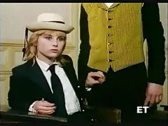 کالج نوعمر Lana تیار ہے ، ایک ملکہ کی اے ٹی ایم مشینوں!