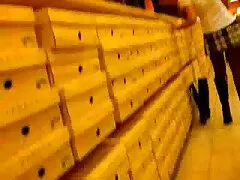 ماں بیکار اور ایذا دیتی سوتیلے بیٹے کے پیسے کے لئے