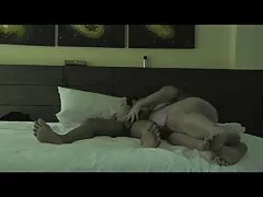 دو خوبصورت کالج کی لڑکیوں کی ایک بڑی ڈک اشتراک