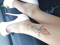 سنہرے بالوں والی ماں کی تعلیم نوجوان جوڑے