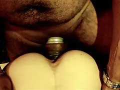 Busty سنہرے بالوں والی MILF خود کو پایا ایک کھلونا کے ساتھ کھیلنے کے لئے